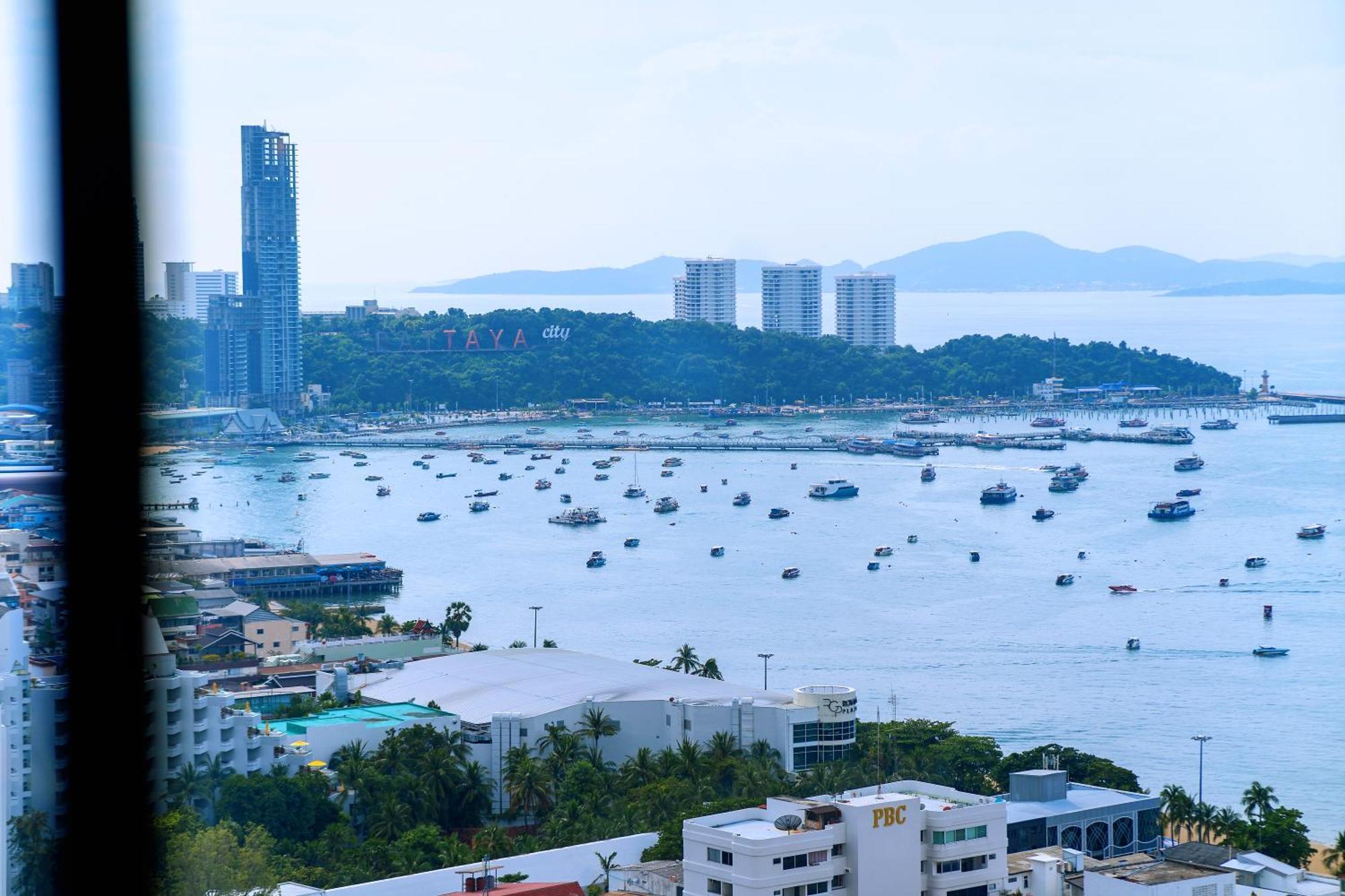 The Edge Central Holiday Inn New Pattaya Extérieur photo